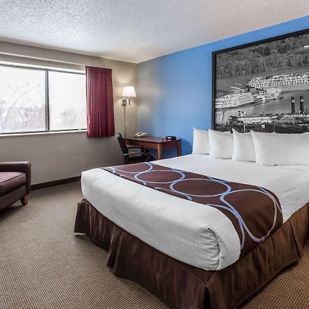 Super 8 By Wyndham Dubuque Motel Eksteriør billede