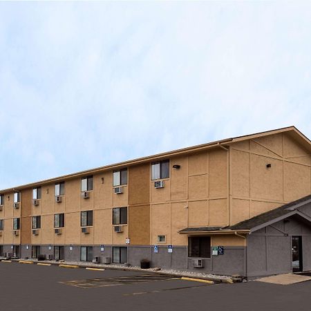 Super 8 By Wyndham Dubuque Motel Eksteriør billede