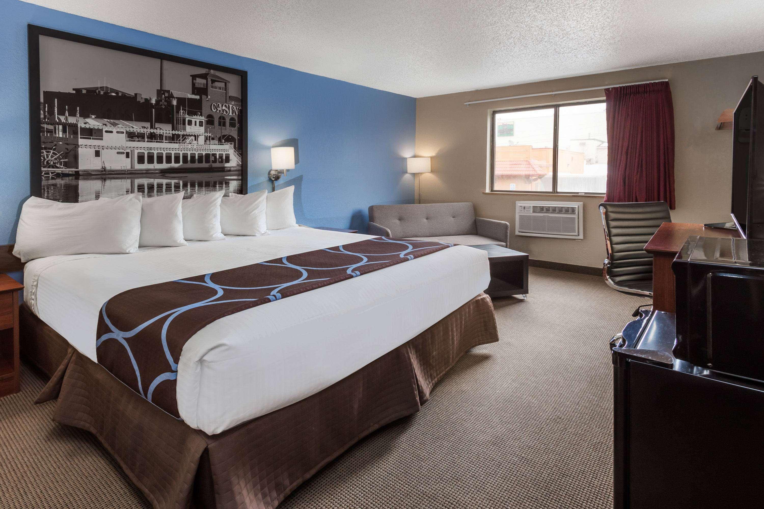 Super 8 By Wyndham Dubuque Motel Eksteriør billede
