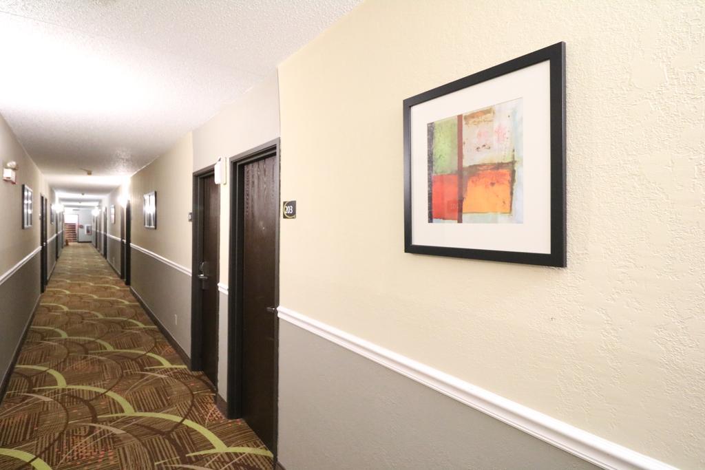 Super 8 By Wyndham Dubuque Motel Eksteriør billede