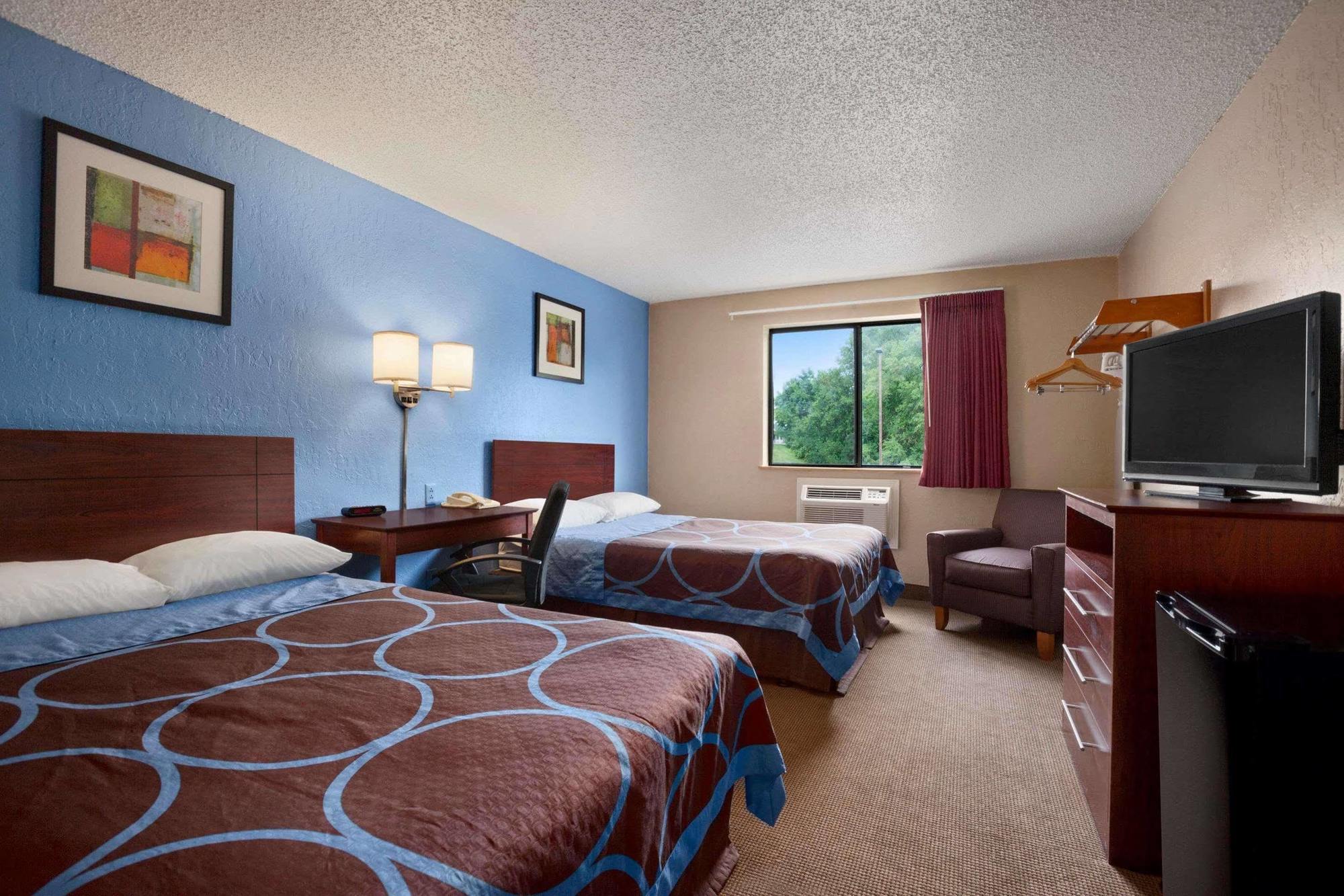 Super 8 By Wyndham Dubuque Motel Eksteriør billede