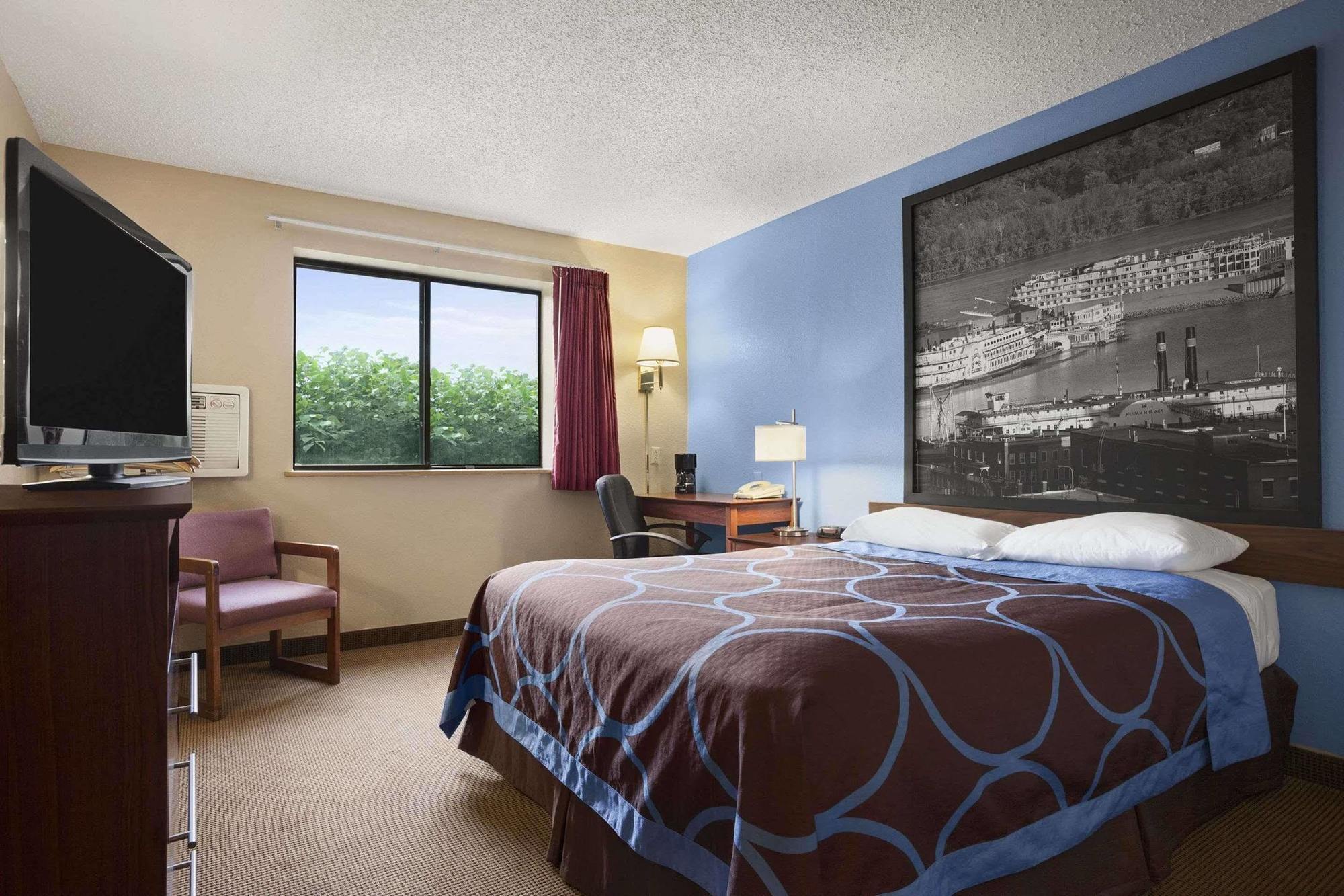 Super 8 By Wyndham Dubuque Motel Eksteriør billede