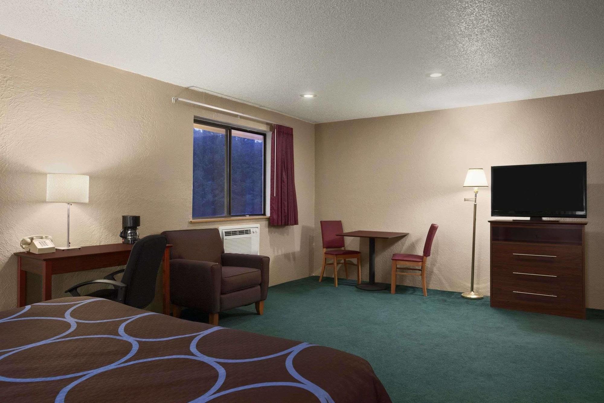 Super 8 By Wyndham Dubuque Motel Eksteriør billede