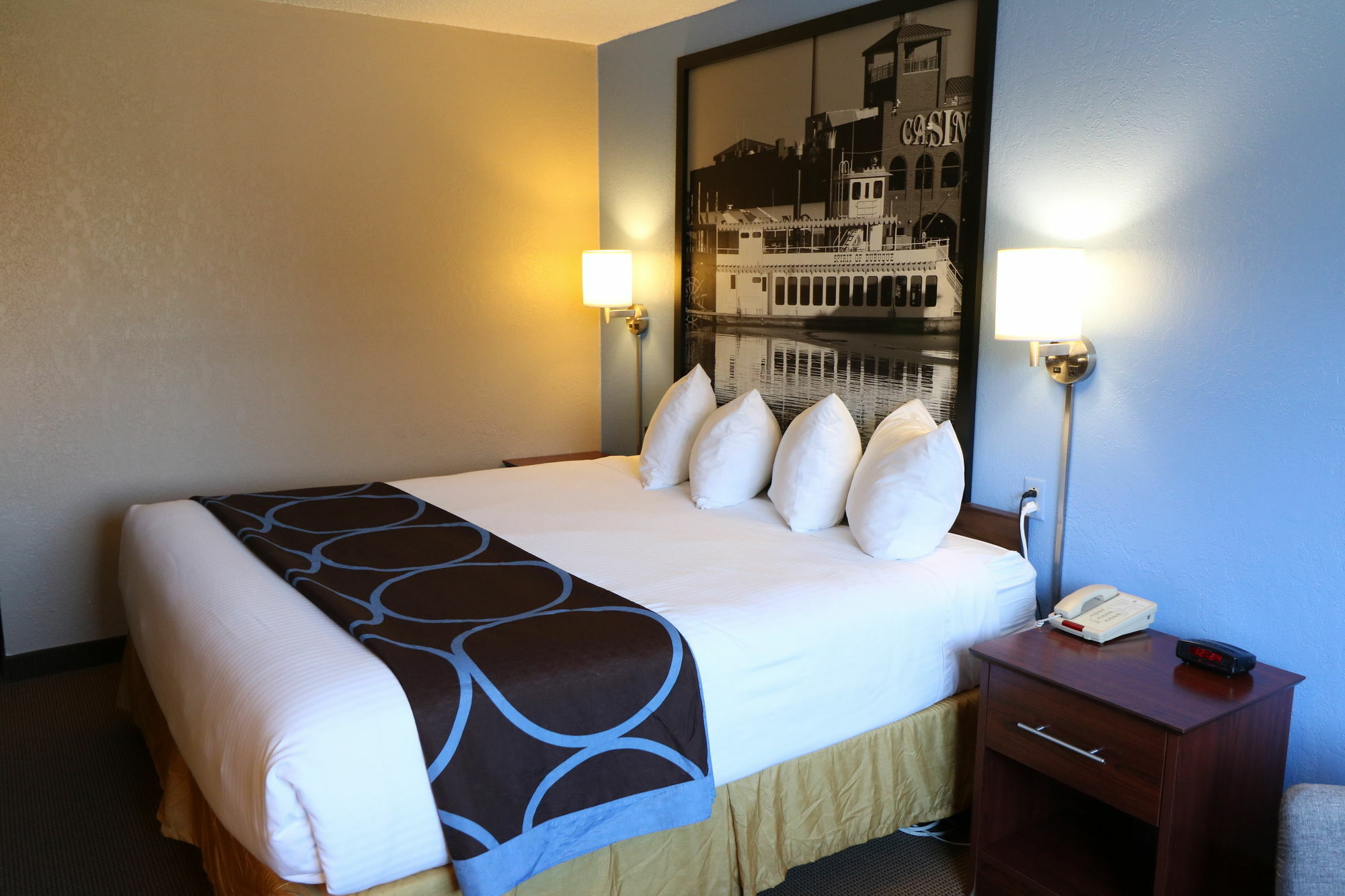 Super 8 By Wyndham Dubuque Motel Eksteriør billede